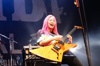 あやぺた（Vo, G / Dizzy Sunfist）（撮影：白石達也）