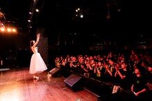 「Dorothy Little Happy Live 2018～Thank you, our story～」の様子。（写真提供：株式会社オブジェクト）