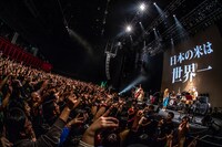 打首獄門同好会のライブの様子。