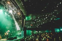 「石崎ひゅーい 弾き語りワンマンTOUR 2018『アンコール』」東京・TSUTAYA O-WEST公演の様子。（撮影：鈴木友莉）