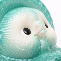 かわいい表情の夢たぬき。