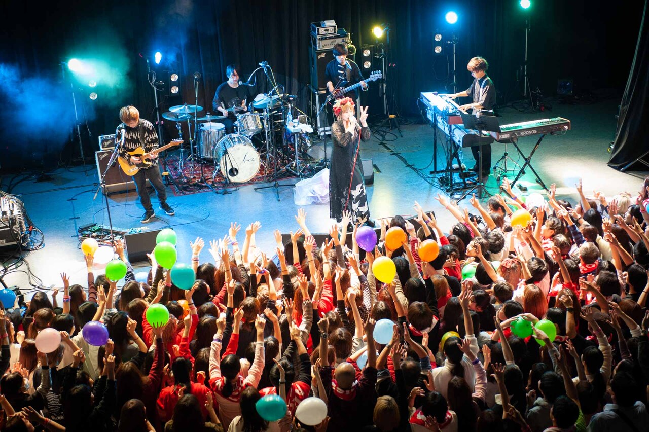 「LSD」のパフォーマンスの様子。（撮影：森リョータ）