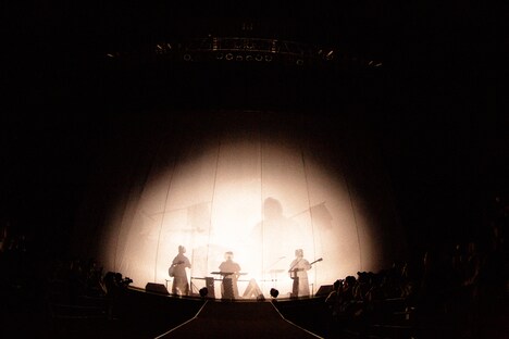 CHAI「CHAIいく！CHAIくる！トゥアートゥアートゥアー」東京・Zepp Tokyo公演の様子。（撮影：中磯ヨシオ）