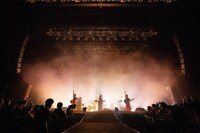 CHAI「CHAIいく！CHAIくる！トゥアートゥアートゥアー」東京・Zepp Tokyo公演の様子。（撮影：中磯ヨシオ）