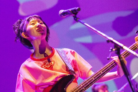 ユウキ（B, Cho）（撮影：中磯ヨシオ）