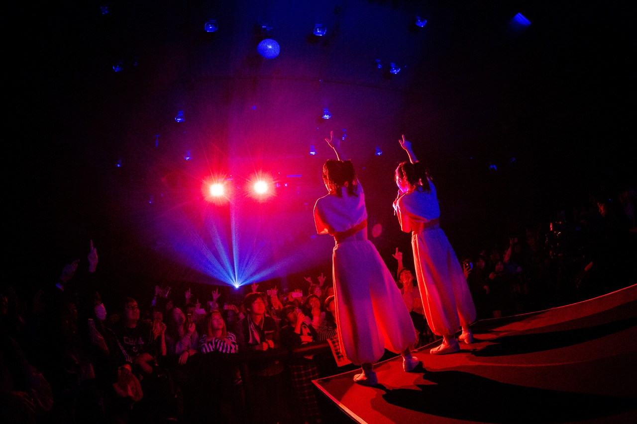CHAI「CHAIいく！CHAIくる！トゥアートゥアートゥアー」東京・Zepp Tokyo公演の様子。（撮影：中磯ヨシオ）