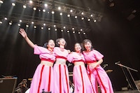 CHAI「CHAIいく！CHAIくる！トゥアートゥアートゥアー」東京・Zepp Tokyo公演の様子。（撮影：中磯ヨシオ）