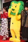 レッドカーペットに登場したライオンちゃん（中央）。