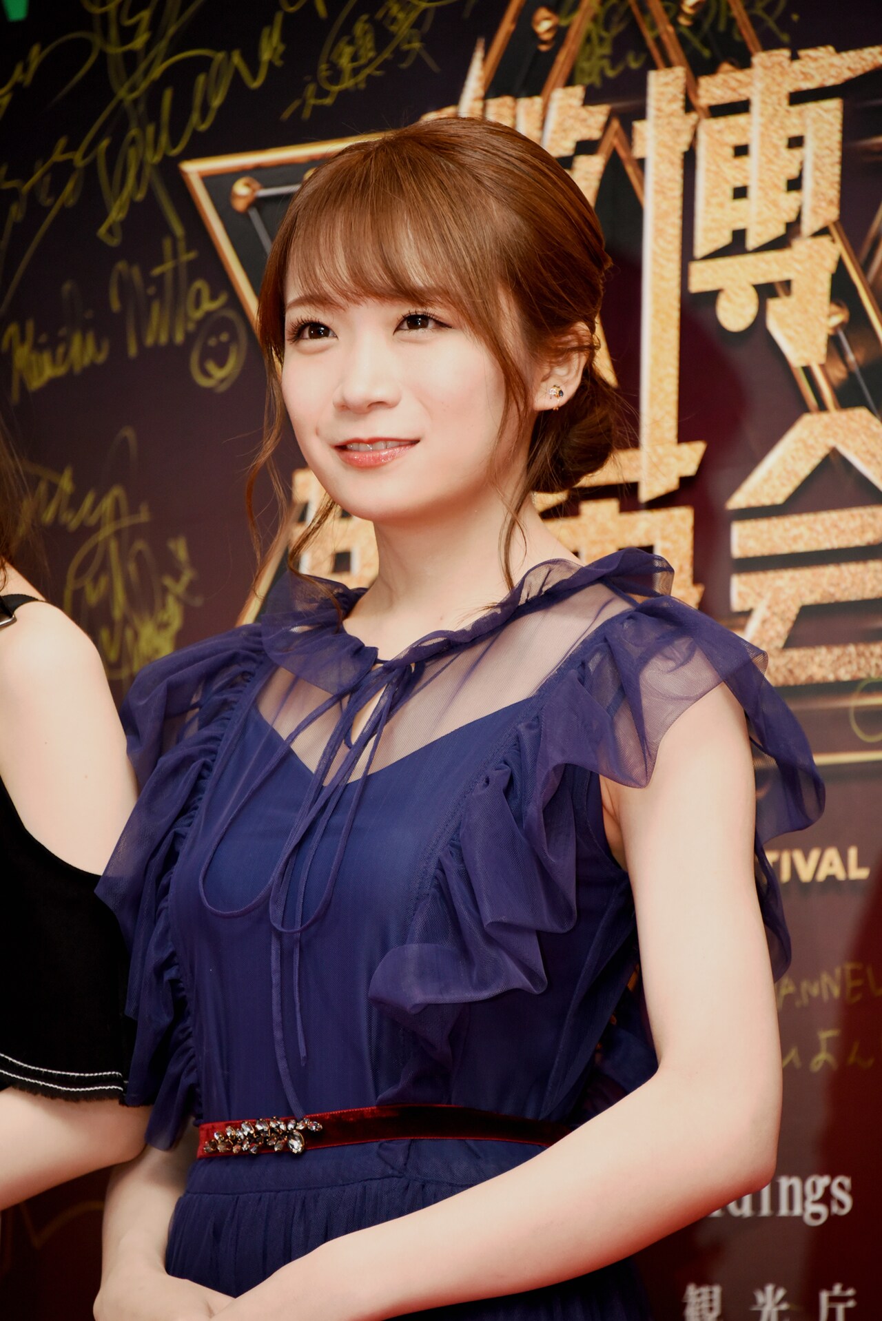 左から松村沙友理、齋藤飛鳥、秋元真夏（乃木坂46）。 [画像ギャラリー