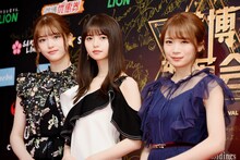 左から松村沙友理、齋藤飛鳥、秋元真夏（乃木坂46）。