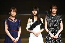 左から乃木坂46の秋元真夏、齋藤飛鳥、松村沙友理。