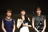 左から乃木坂46の秋元真夏、齋藤飛鳥、松村沙友理。