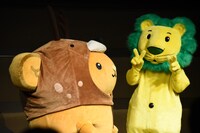 キャラクターステージに登場したキュンちゃん、ライオンちゃん。