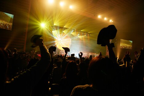 12月22日に行われた「KIYOKIBA SHUNSUKE CHRISTMAS CONCERT 2018 "WHITE ROCK V"」東京公演の様子。清木場俊介（撮影：奥口睦）