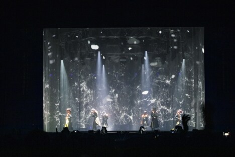 BiSH「BRiNG iCiNG SHiT HORSE TOUR FiNAL "THE NUDE"」の様子。（撮影：外林健太）