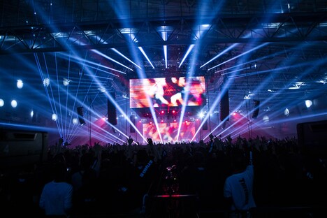 BiSH「BRiNG iCiNG SHiT HORSE TOUR FiNAL "THE NUDE"」の様子。（撮影：外林健太）