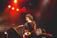 石崎ひゅーい（撮影：鈴木友莉）