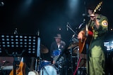 左から鈴木正敏(Dr)、中村ジョー(AG)(撮影:石垣星児)