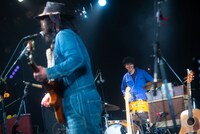 左から曽我部恵一（Vo, G）、岡山健二（Dr）（撮影：石垣星児）