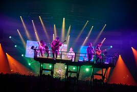 UVERworld、女祭りと男祭りで計47曲届けたTAKUYA∞誕生日