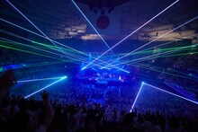 UVERworld「UVERworld ARENA TOUR 2018 TAKUYA∞生誕祭・女祭り」の様子。（撮影：鳥居洋介）