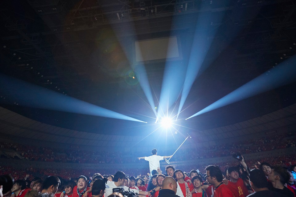 UVERworld「UVERworld ARENA TOUR 2018 TAKUYA∞生誕祭・男祭り」の様子。（撮影：鳥居洋介）