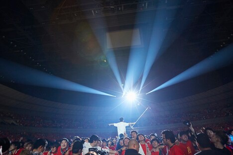 UVERworld「UVERworld ARENA TOUR 2018 TAKUYA∞生誕祭・男祭り」の様子。（撮影：鳥居洋介）