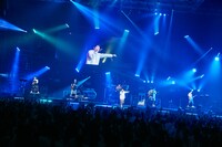 UVERworld「UVERworld ARENA TOUR 2018 TAKUYA∞生誕祭・女祭り」の様子。（撮影：鳥居洋介）