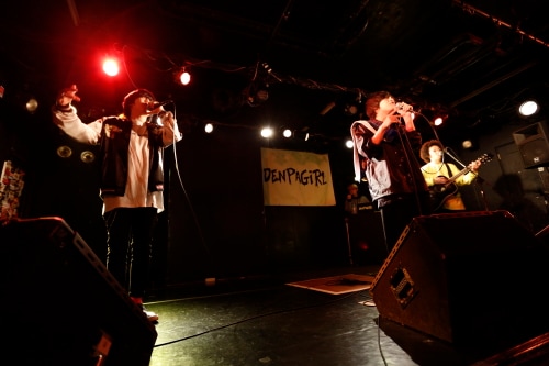 電波少女とぼくのりりっくのぼうよみ。（撮影：伊藤麻矢）