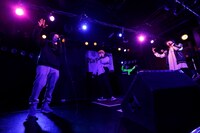 電波少女とトップハムハット狂。（撮影：伊藤麻矢）