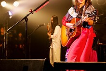 左からなかむらしょーこ（B）、コレサワ。（撮影：小坂茂雄）