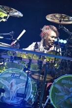 真矢（Dr）(c)LUNA SEA inc.