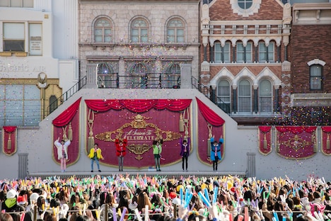 「バッタマン」の様子。（撮影：米山三郎）