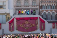 「No More Cry」で登場した超特急。（撮影：米山三郎）