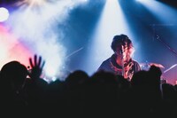 「ア・ル・カ・ラ ワンマンライブ『そう BOY NEXT DOOR きたか』」の様子。