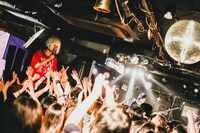 「ア・ル・カ・ラ ワンマンライブ『そう BOY NEXT DOOR きたか』」の様子。