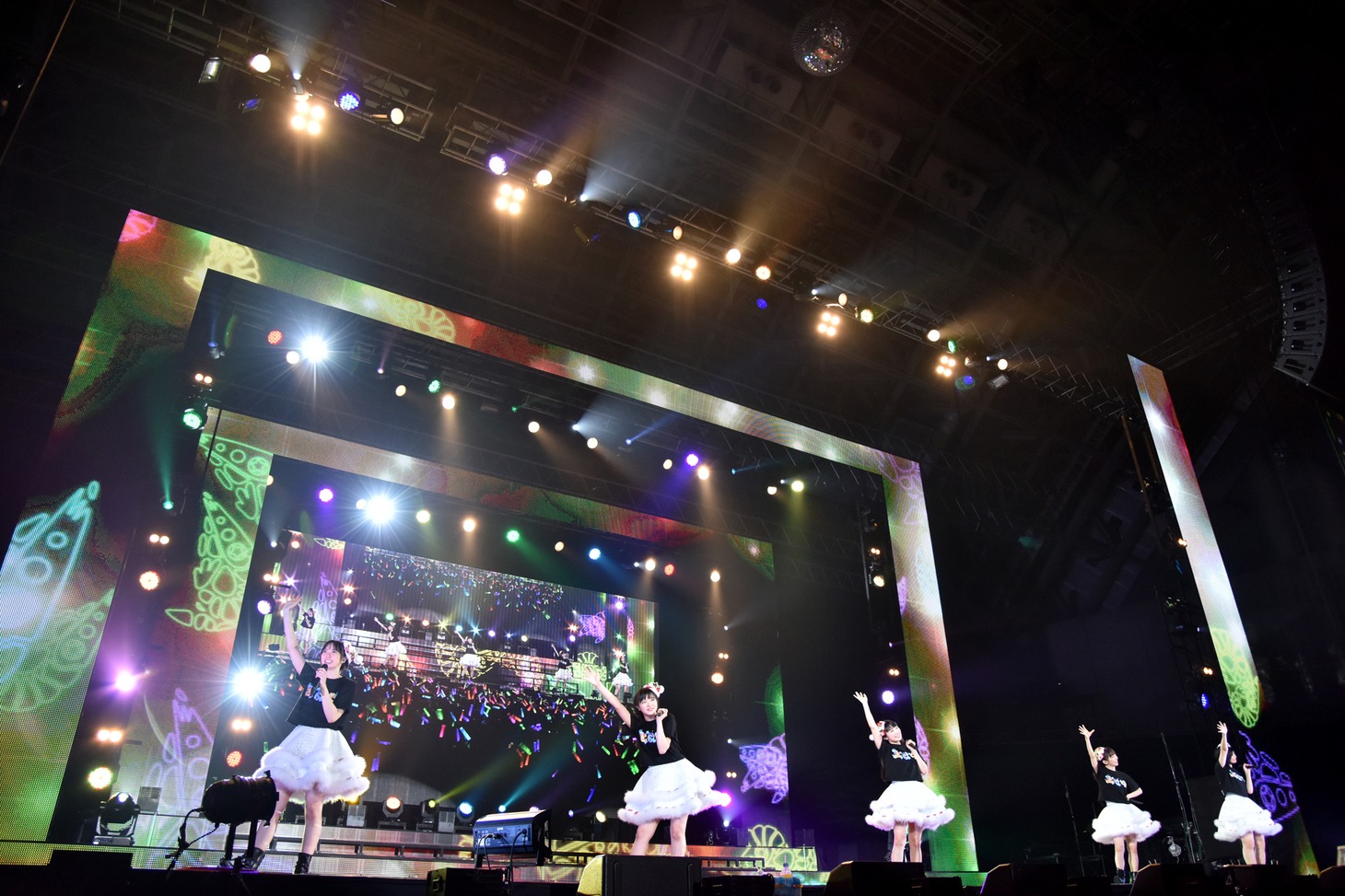 私立恵比寿中学「クリスマス大学芸会2018  DAY3  『スペシャルロイヤルケーキ』」の様子。