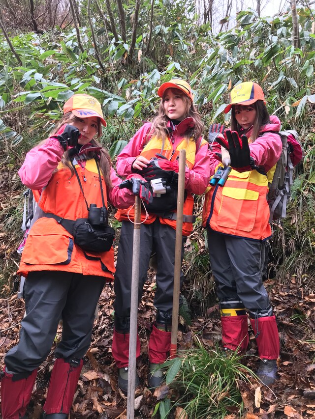 左からゆかるん（Key）、すぅ（Vo, G）、あいにゃん（B）。(c)テレビ朝日