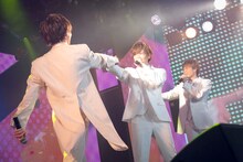 CUBERS「CUBERS Xmas Special Live Show～今君に降り積もれ White Snow～」の様子。(c)CUBERS