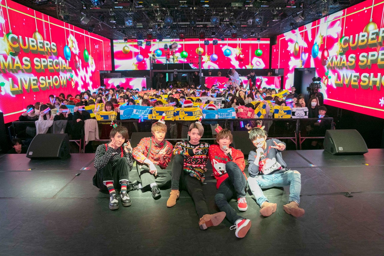 CUBERS「CUBERS Xmas Special Live Show～今君に降り積もれ White Snow～」の様子。(c)CUBERS