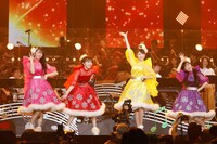 ももいろクローバーZ「ももいろクリスマス2018 DIAMOND PHILHARMONY -The Real Deal-」12月25日公演の様子。（Photo by HAJIME KAMIIISAKA＋Z）