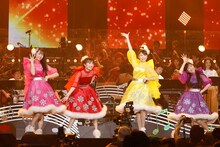 ももいろクローバーZ「ももいろクリスマス2018 DIAMOND PHILHARMONY -The Real Deal-」12月25日公演の様子。（Photo by HAJIME KAMIIISAKA＋Z）