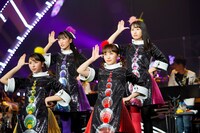 ももいろクローバーZ「ももいろクリスマス2018 DIAMOND PHILHARMONY -The Real Deal-」12月25日公演の様子。（Photo by HAJIME KAMIIISAKA＋Z）