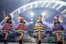 ももいろクローバーZ「ももいろクリスマス2018 DIAMOND PHILHARMONY -The Real Deal-」12月25日公演の様子。（Photo by HAJIME KAMIIISAKA＋Z）