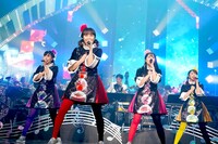 ももいろクローバーZ「ももいろクリスマス2018 DIAMOND PHILHARMONY -The Real Deal-」12月25日公演の様子。（Photo by HAJIME KAMIIISAKA＋Z）