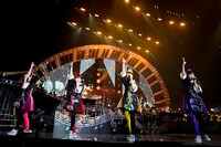 ももいろクローバーZ「ももいろクリスマス2018 DIAMOND PHILHARMONY -The Real Deal-」12月25日公演の様子。（Photo by HAJIME KAMIIISAKA＋Z）