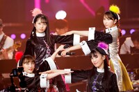 ももいろクローバーZ「ももいろクリスマス2018 DIAMOND PHILHARMONY -The Real Deal-」12月25日公演の様子。（Photo by HAJIME KAMIIISAKA＋Z）