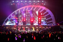 ももいろクローバーZ「ももいろクリスマス2018 DIAMOND PHILHARMONY -The Real Deal-」12月25日公演の様子。（Photo by HAJIME KAMIIISAKA＋Z）