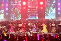 ももいろクローバーZ「ももいろクリスマス2018 DIAMOND PHILHARMONY -The Real Deal-」12月25日公演の様子。（Photo by HAJIME KAMIIISAKA＋Z）