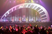 ももいろクローバーZ「ももいろクリスマス2018 DIAMOND PHILHARMONY -The Real Deal-」12月25日公演の様子。（Photo by HAJIME KAMIIISAKA＋Z）